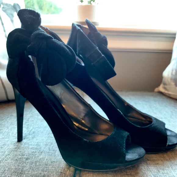 Carlos Santana Black Suede Peep Toe Pumps with Bow - Picture 2 of 5